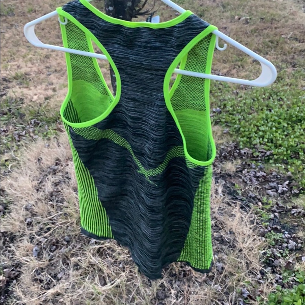 Athletic top - Picture 4 of 4